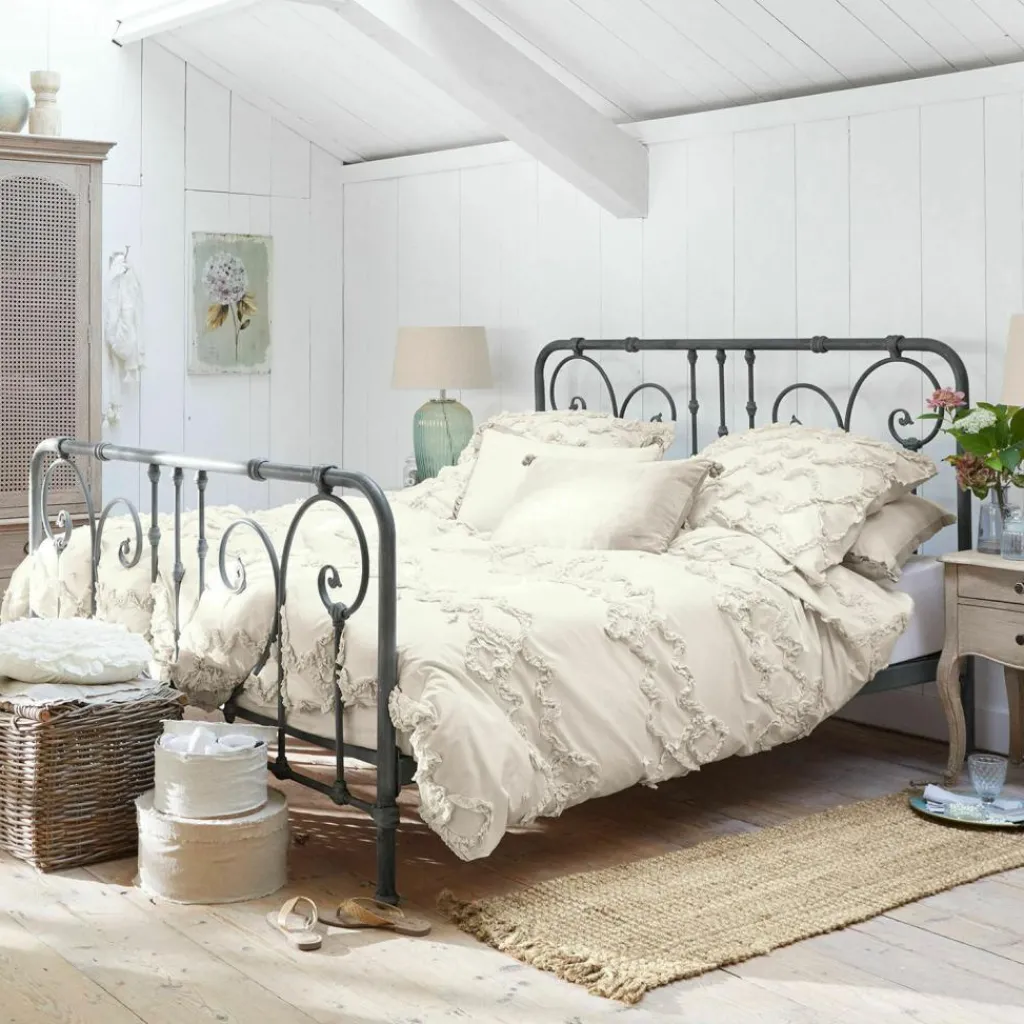 LOBERON Bett Genouillé Sale