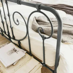 LOBERON Bett Genouillé Sale