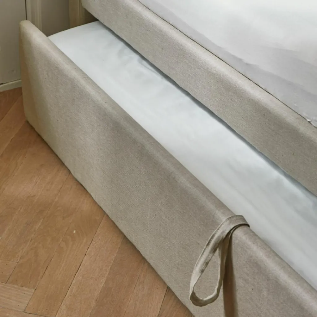 LOBERON Bett Thistlewood Discount